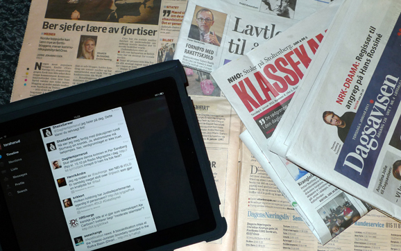 Nyheter på lesebrettet iPad eller papir? (Foto TH)