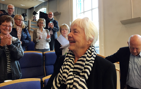 Astrid Nøklebye Heiberg (80) ble sunget bursdagssang for på seminaret. (Foto Tora Herud)