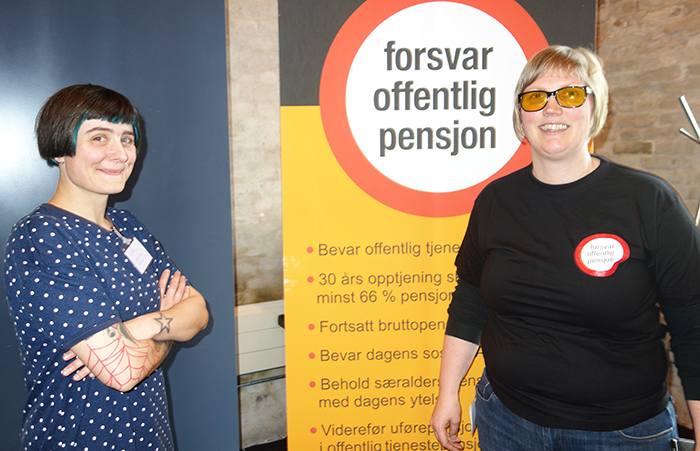 Janne Håkonsen (t.v.) og Jorunn Folkvord møtte en fullstappet sal da de var med på å lede pensjonskonferansen i Røde Kors-senteret nylig. (Foto Ulf Peter Hellstrøm)